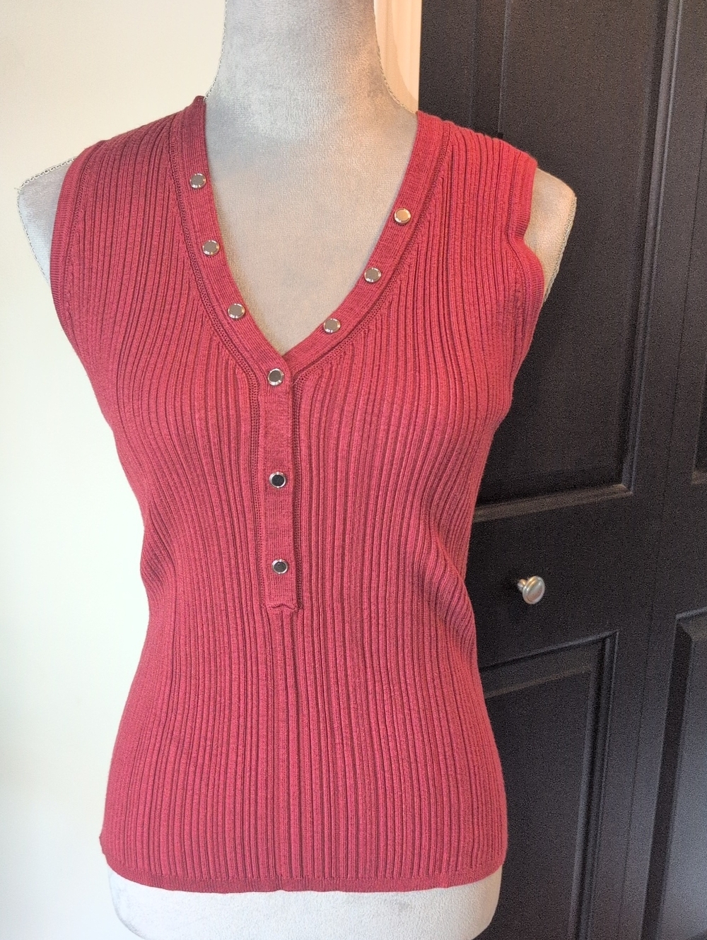 WHBM Ribbed Snap-Front Sleeveless Top Large - Picture 1 of 9